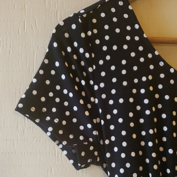 😊Elegant Black and White Polka Dot Dress - Picture 3 of 5